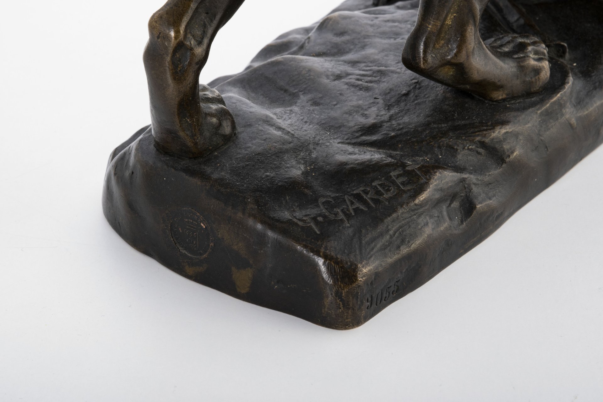 Скульптура "Лев, поедающий антилопу", скульптор Georges Gardet (Жорж Гарде), Société des Bronzes de Paris
