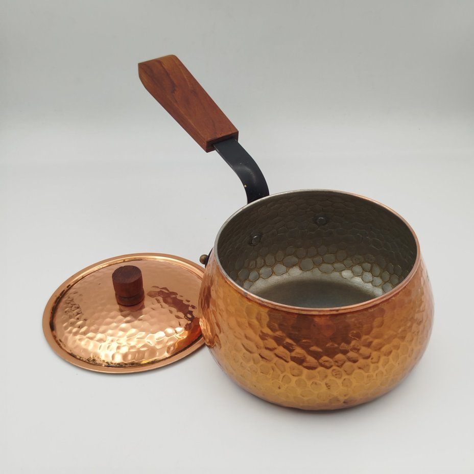 Сотейник (ковш) с ритмичным чеканным узором