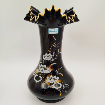 Ваза черного цвета с фестончатым краем и цветочным декором, стекло, деколь, золочение, Crystalex, г. Нови-Бор (Новый Бор), Чехия, 1990-2010 гг.