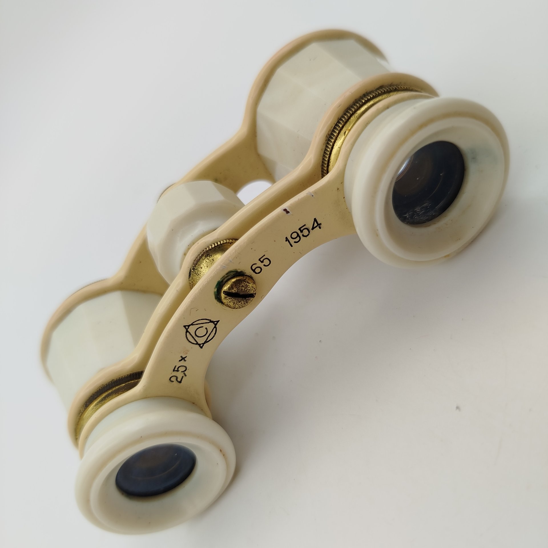 Бинокль театральный в кофре, Лыткаринский завод оптического стекла (ЛЗОС)