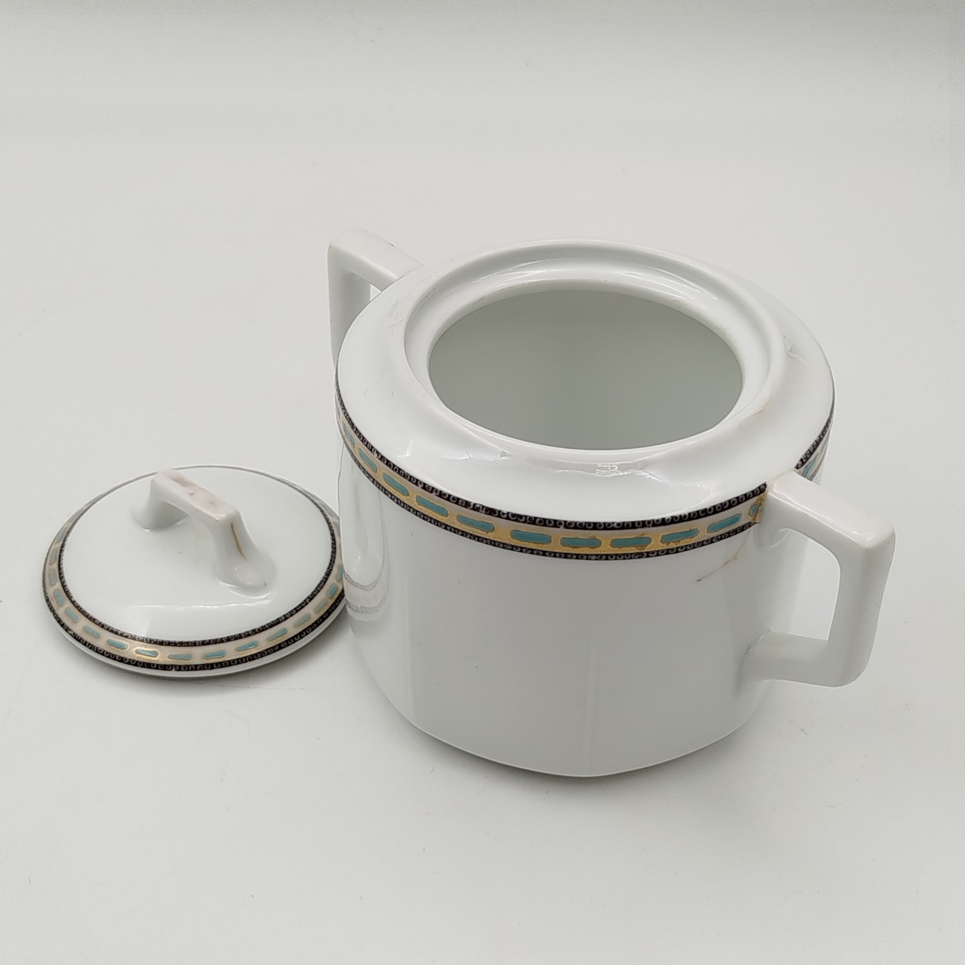 Сахарница с граненым туловом