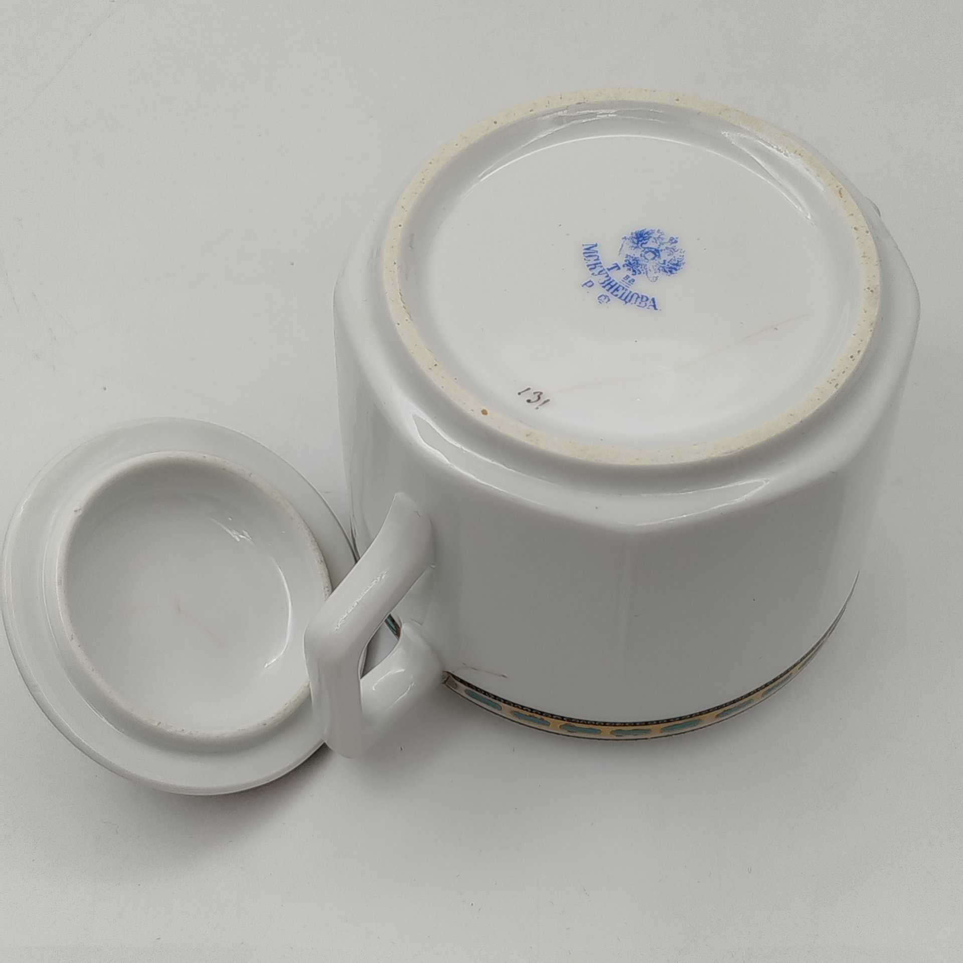 Сахарница с граненым туловом