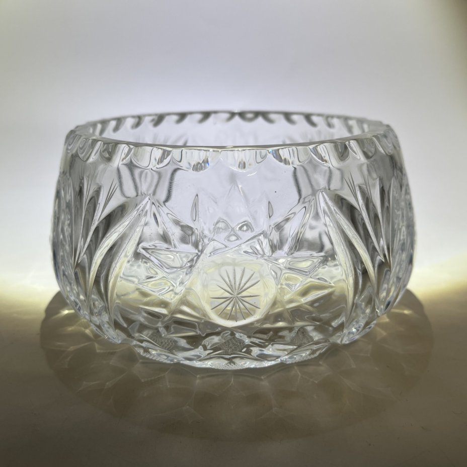 Конфетница (салатник) с рельефным декором, хрусталь, матирование, пресс, СССР, 1970-1990 гг.