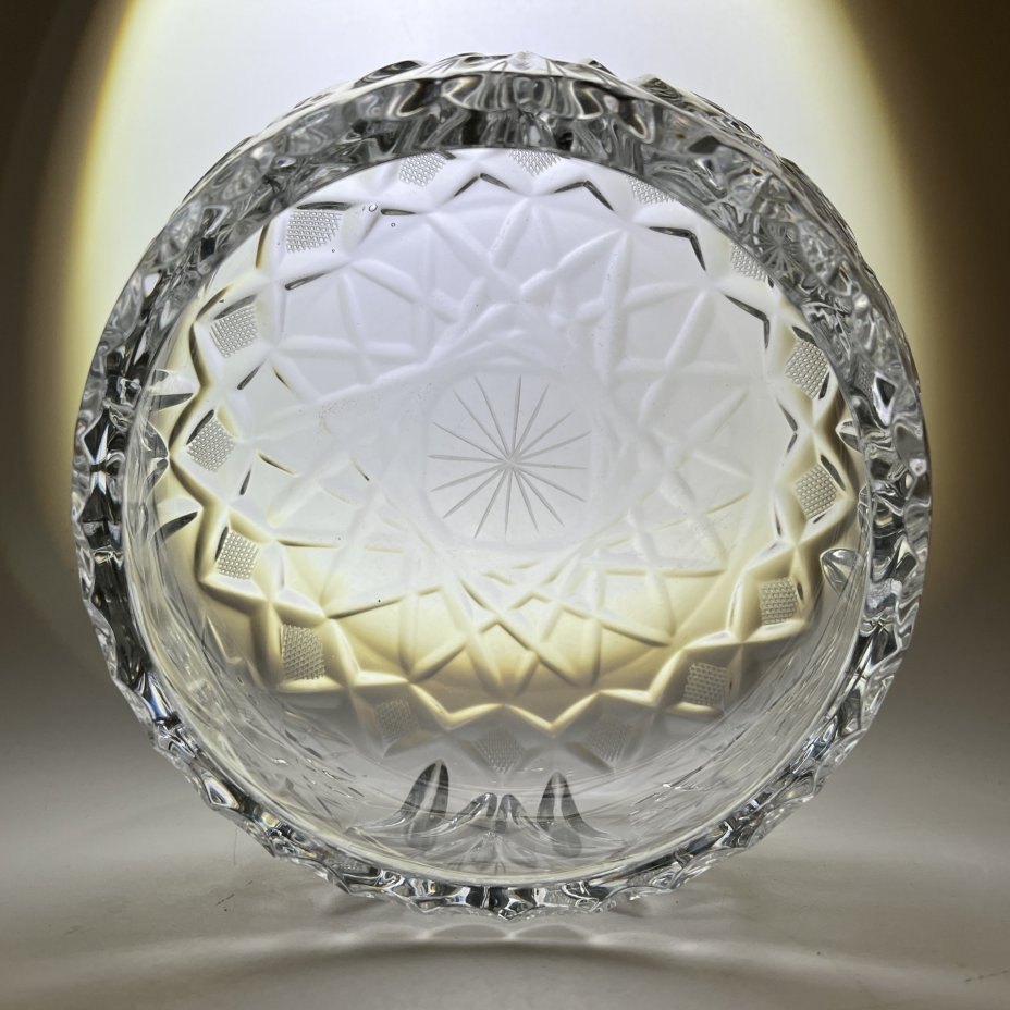 Конфетница (салатник) с рельефным декором