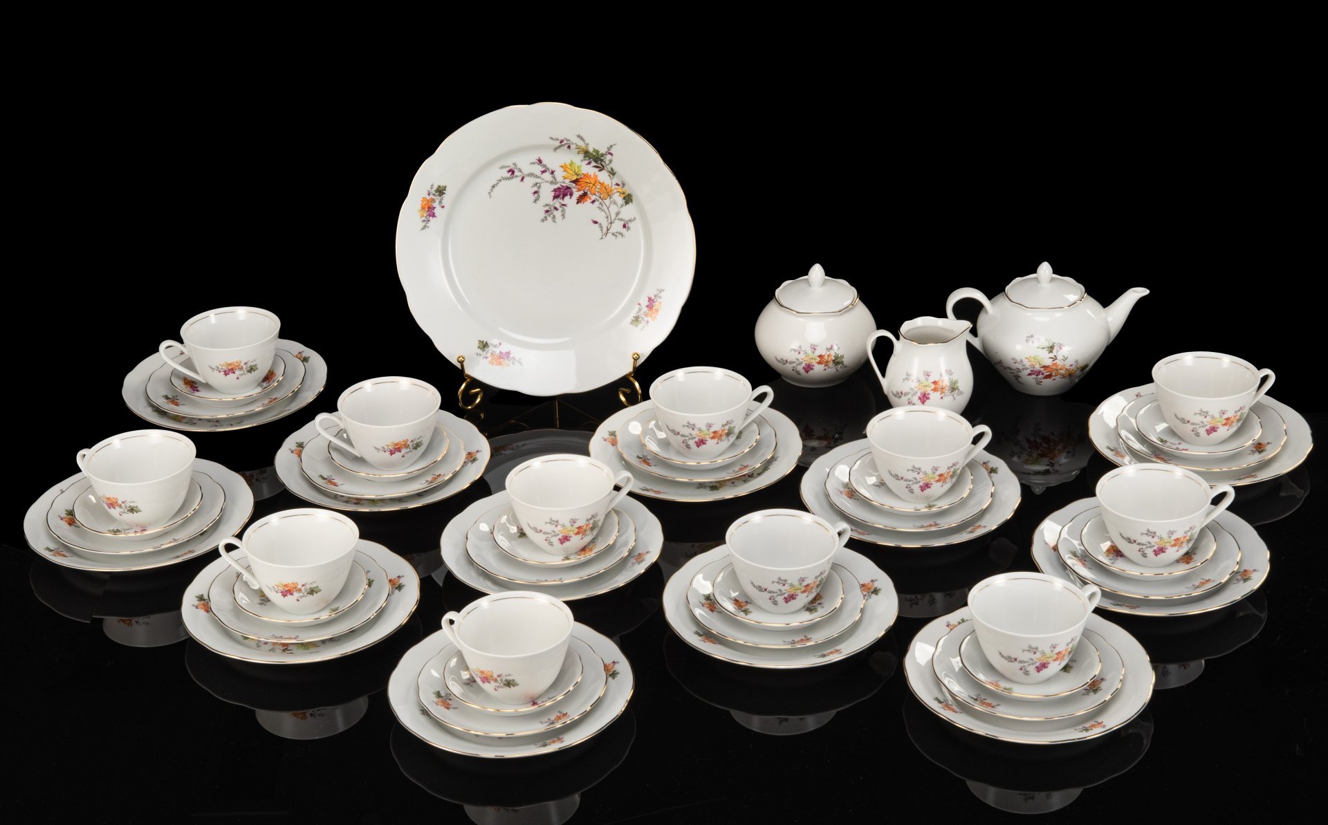 Сервиз чайный "Осень" на 12 персон (52 предмета), фарфор, деколь, золочение, Colditz (Кольдиц), ГДР, 1960-1990 гг.