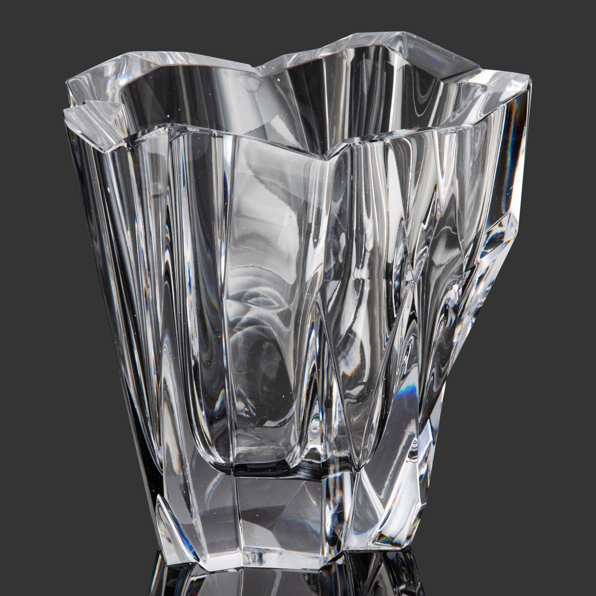 Ваза "Айсберг", автор - финский дизайнер и скульптор Tapio Wirkkala для компании Iittala (с подписью на дне), хрусталь, гранение, Финляндия, 1950-1960 гг.