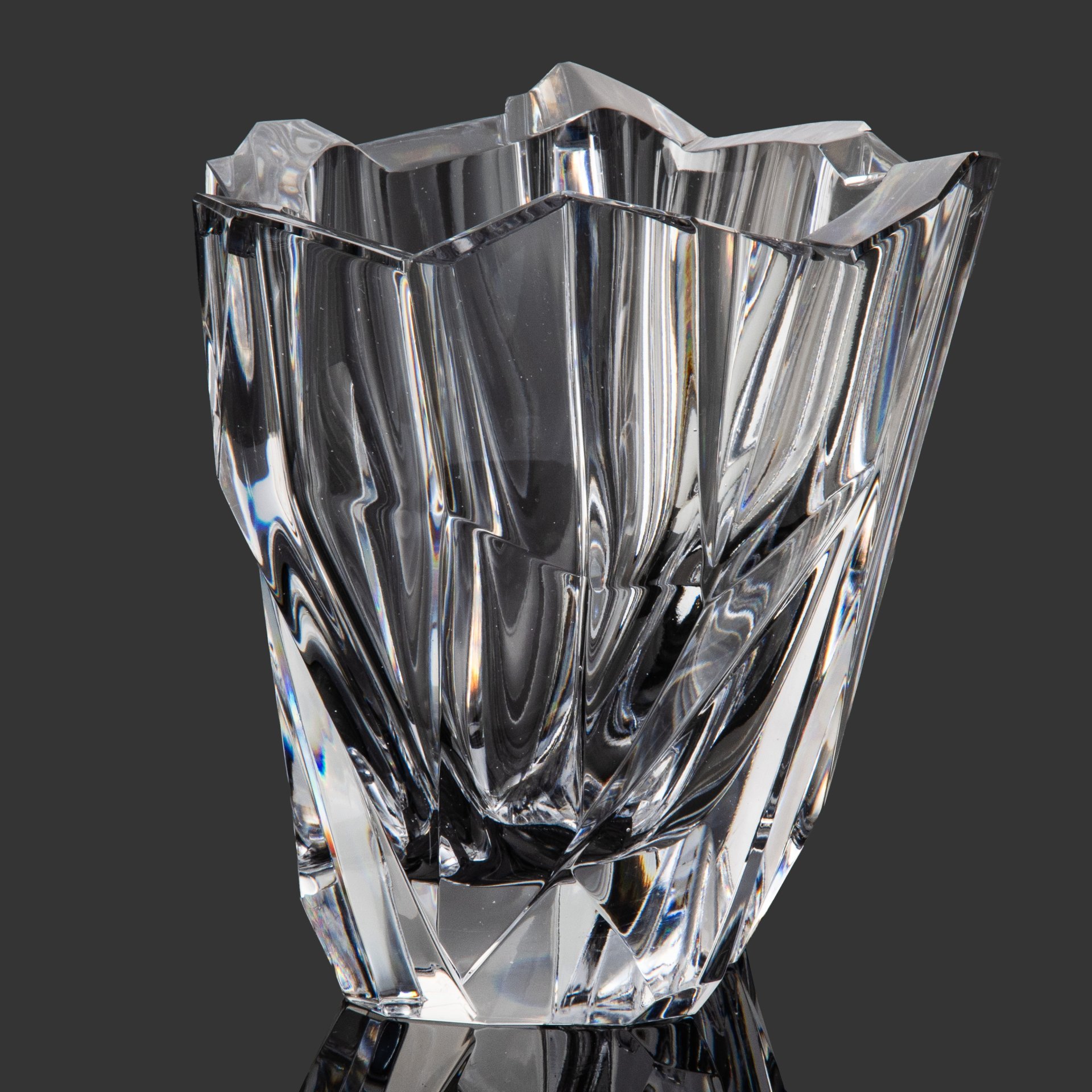 Ваза "Айсберг", автор - финский дизайнер и скульптор Tapio Wirkkala для компании Iittala (с подписью на дне), хрусталь, гранение, Финляндия, 1950-1960 гг.