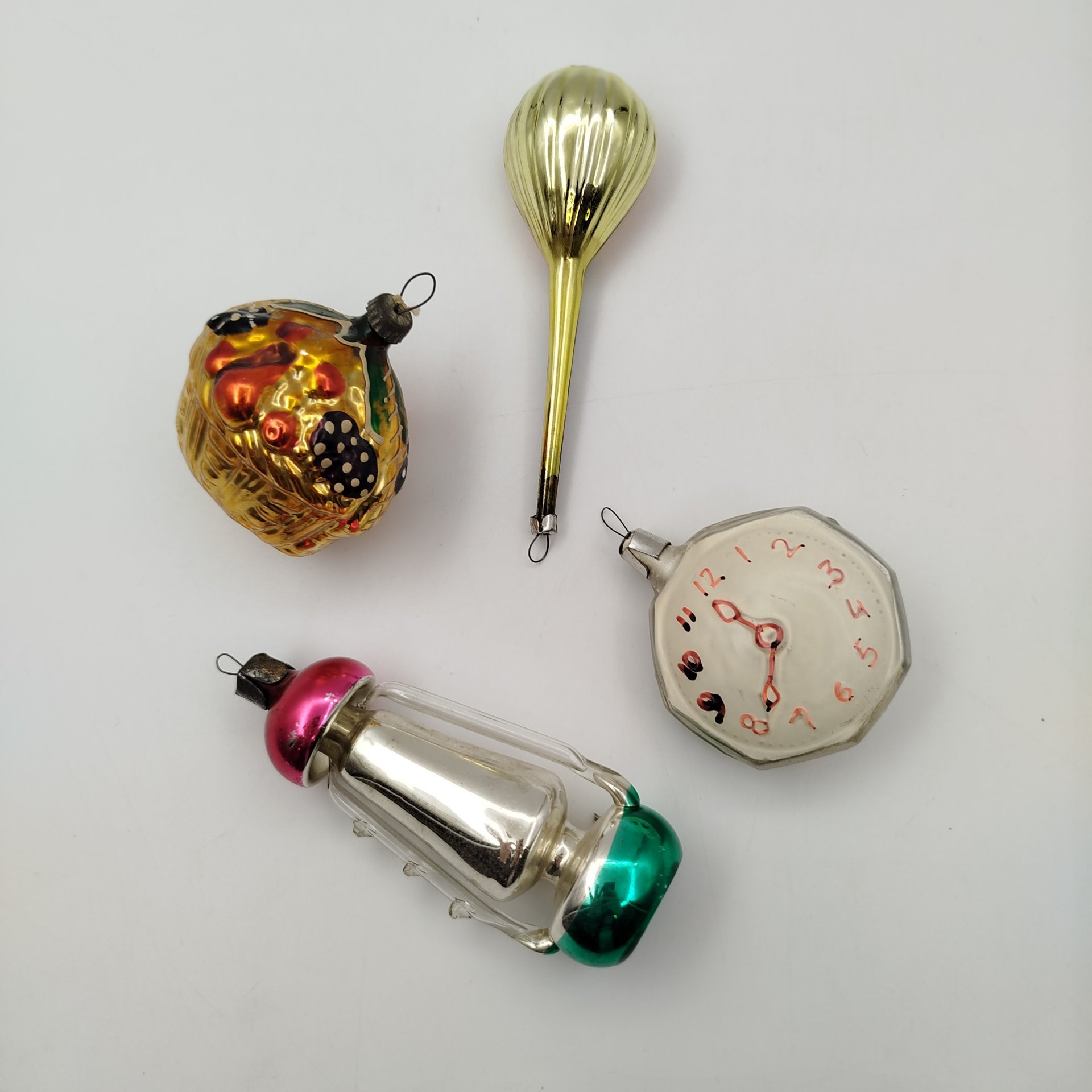 Набор из 4 винтажных ёлочных игрушек ("Фонарь", "Лукошко", "Часы", "Мандолина", стекло, краска, металл, СССР, 1950-1980 гг.