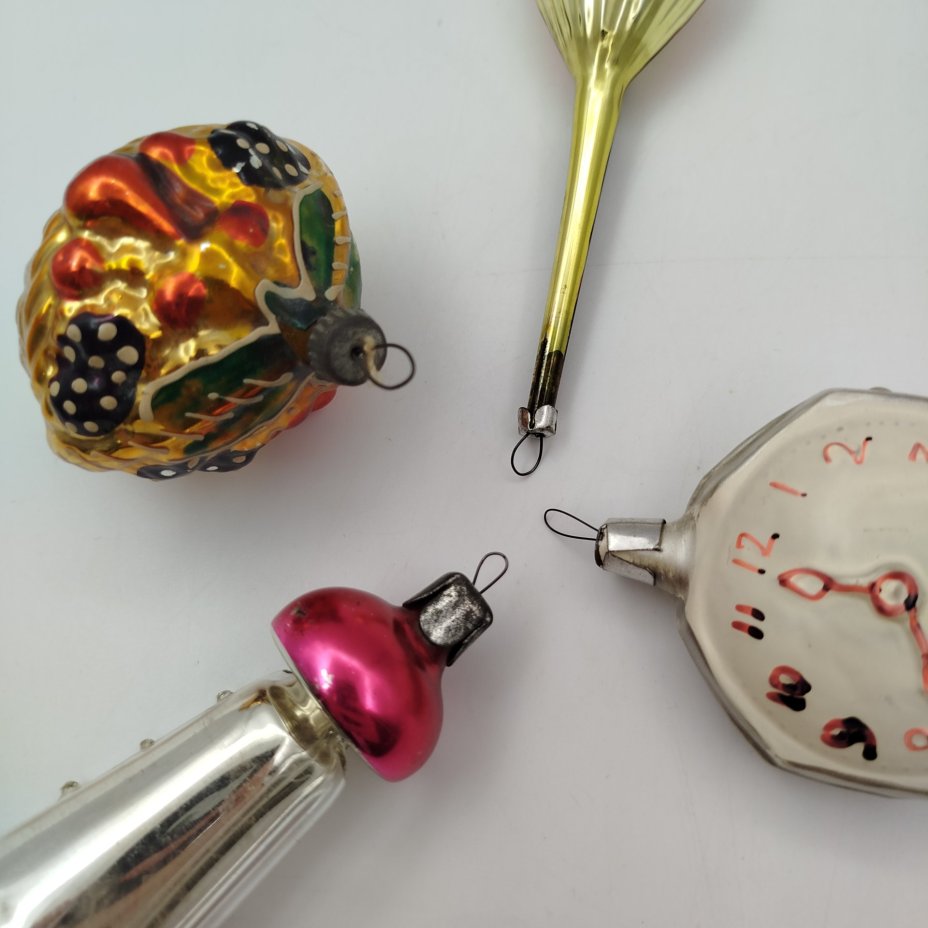 Набор из 4 винтажных ёлочных игрушек ("Фонарь", "Лукошко", "Часы", "Мандолина"