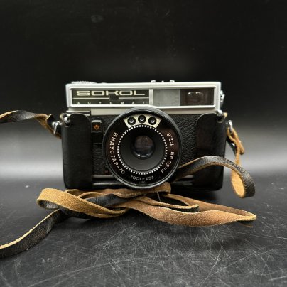 Фотоаппарат (нерабочий) "Сокол автомат" с объективом "Индустар-70" F=50 мм, 1:2,8, ЛОМО (Ленинградское оптико-механическое объединение)
