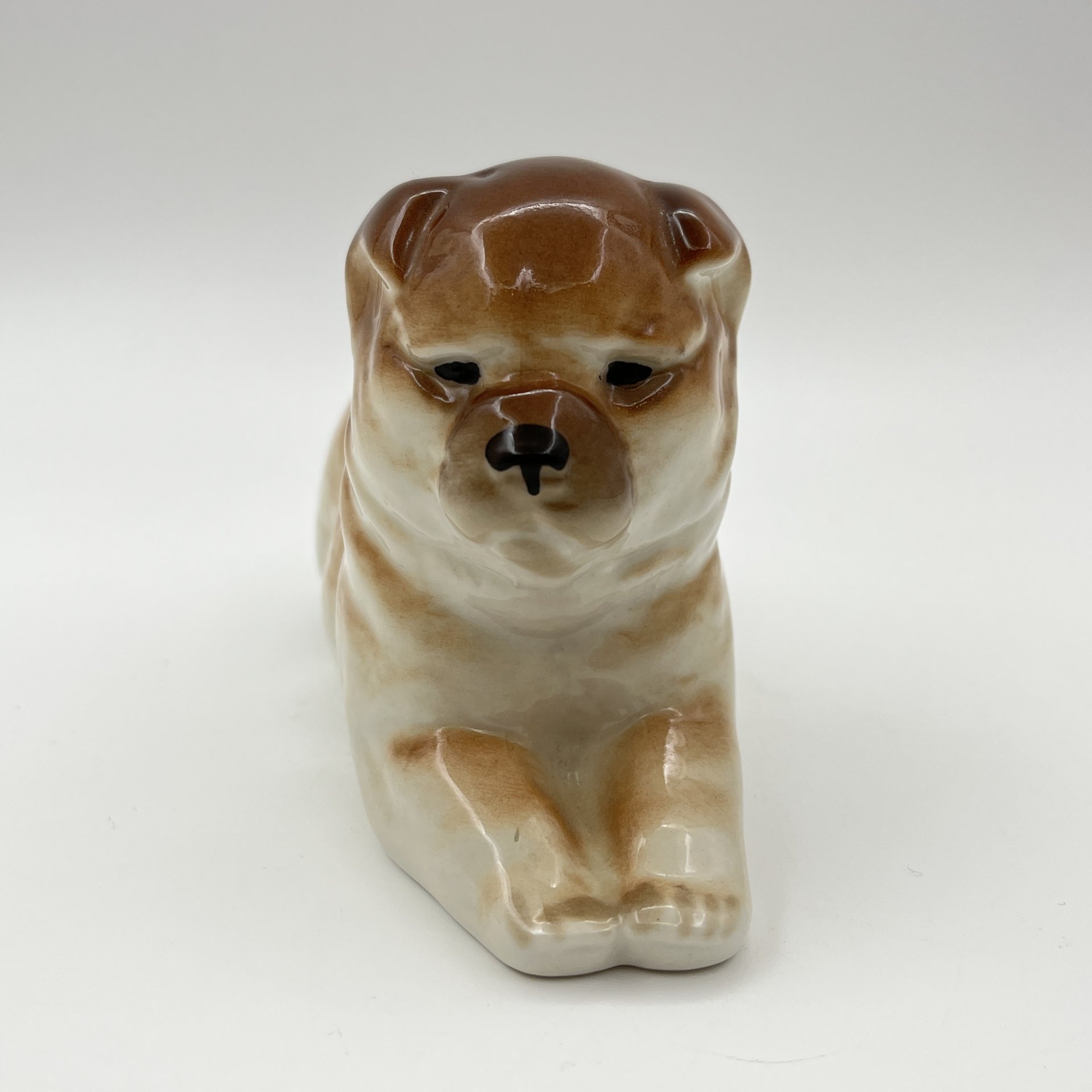 Статуэтка "Чау-чау", скульптор П.П. Веселов, фарфор, аэрография, Ленинградский фарфоровый завод (ЛФЗ), СССР, 1970-1990 гг.