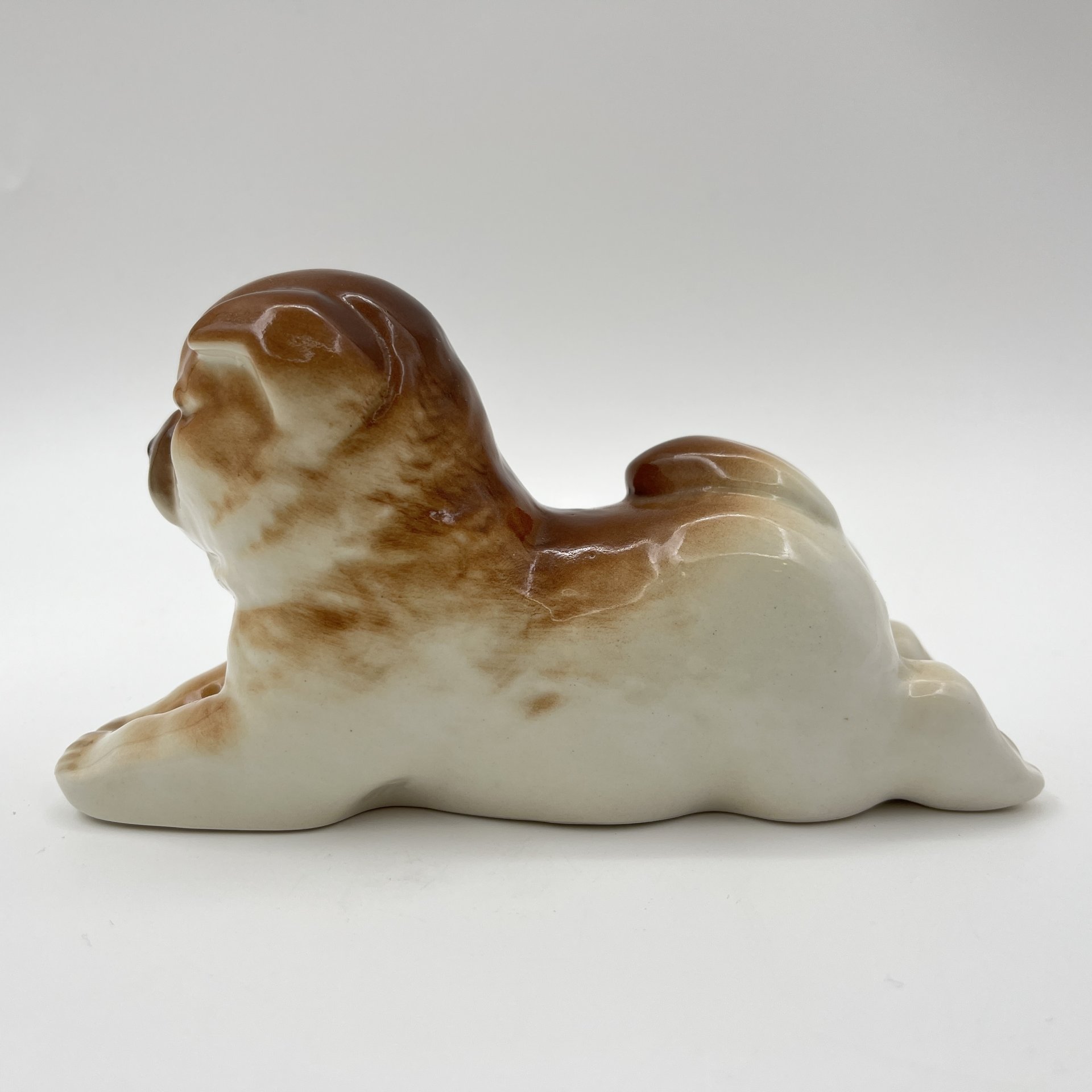 Статуэтка "Чау-чау", скульптор П.П. Веселов, фарфор, аэрография, Ленинградский фарфоровый завод (ЛФЗ), СССР, 1970-1990 гг.