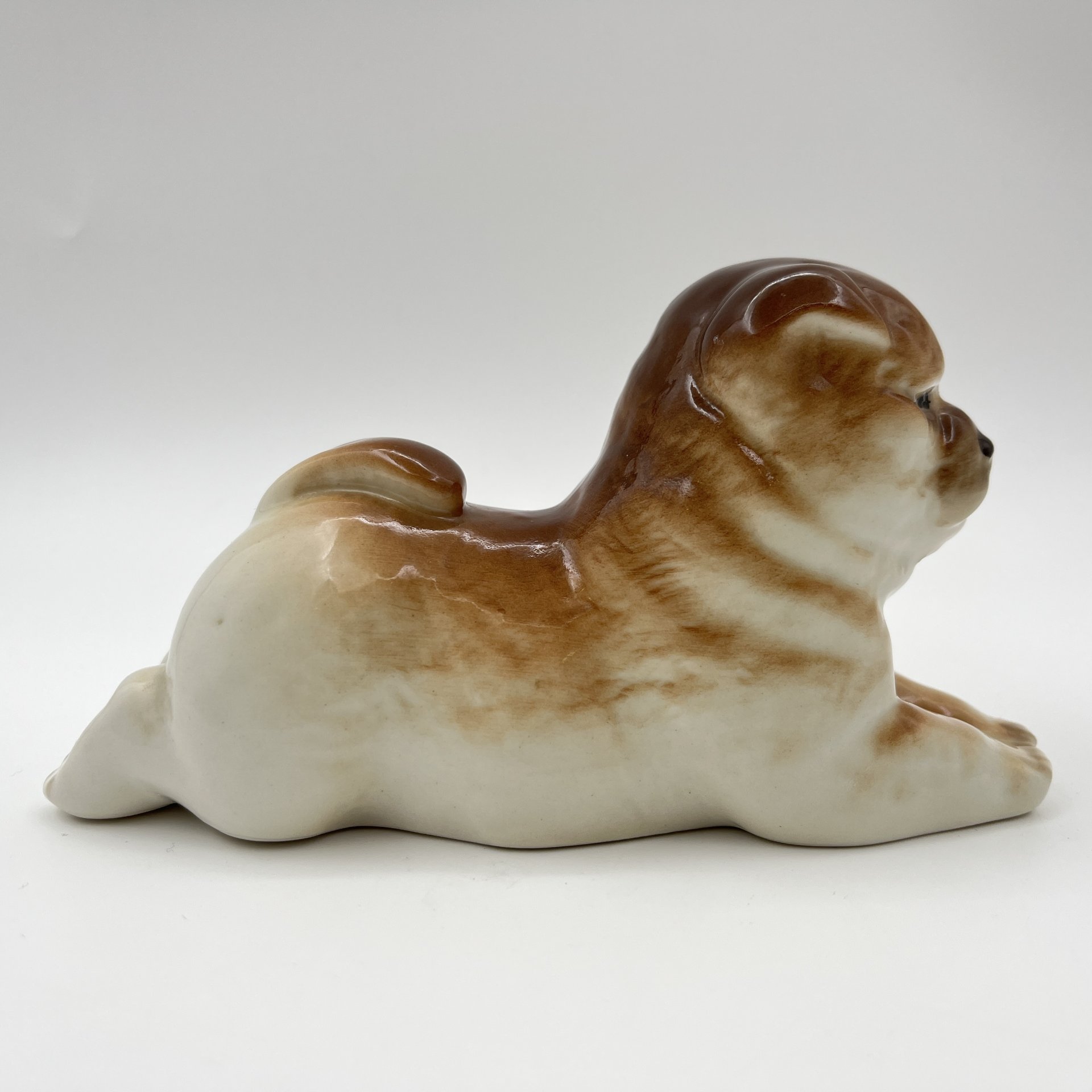 Статуэтка "Чау-чау", скульптор П.П. Веселов, фарфор, аэрография, Ленинградский фарфоровый завод (ЛФЗ), СССР, 1970-1990 гг.