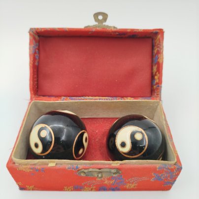 Шары для медитации (шары Баодин) с символикой Инь-Янь в оригинальном кофре, металл, картон, текстиль, Китай, 1970-1990 гг.