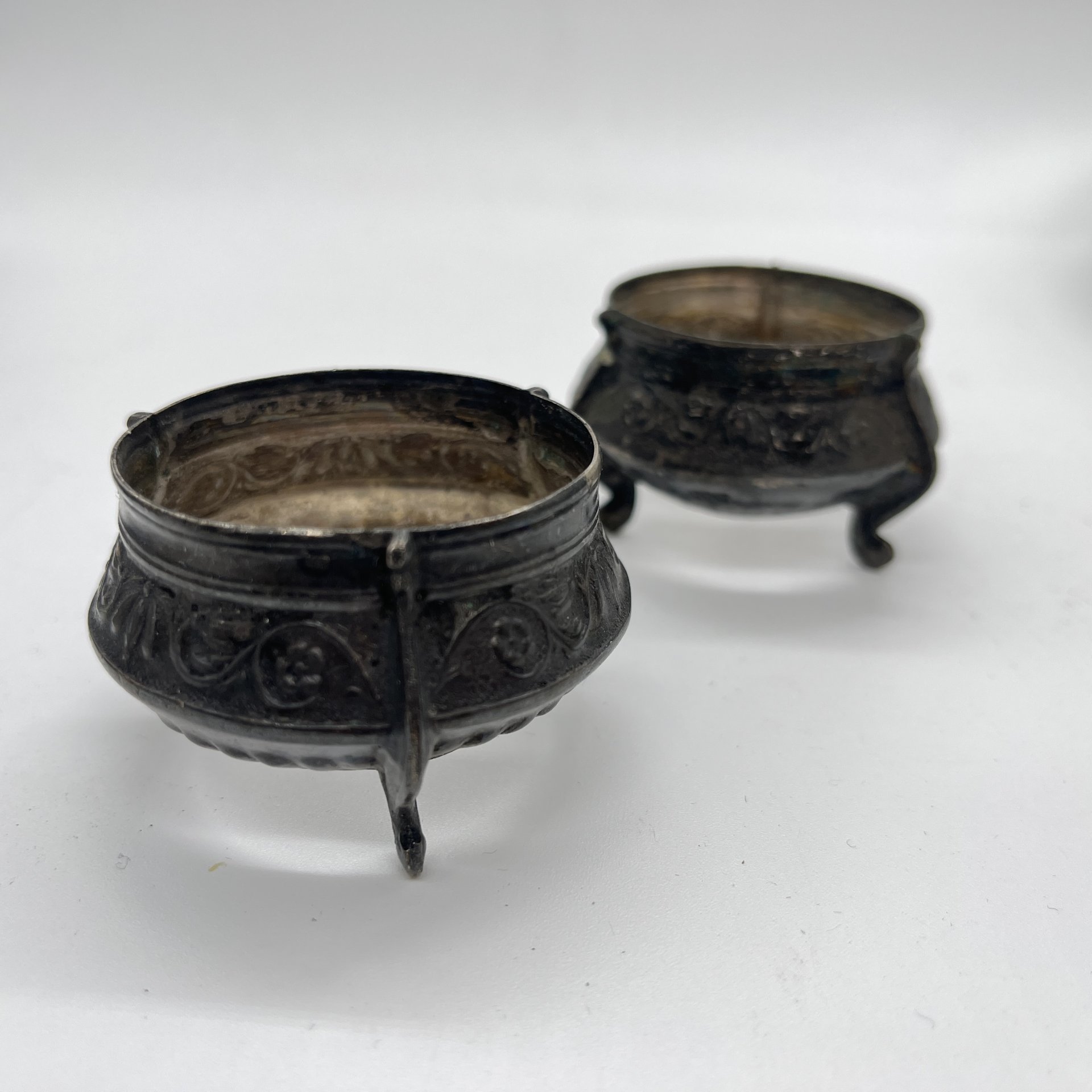 Набор из 2 солонок с растительным декором (нет стеклянного вкладыша)