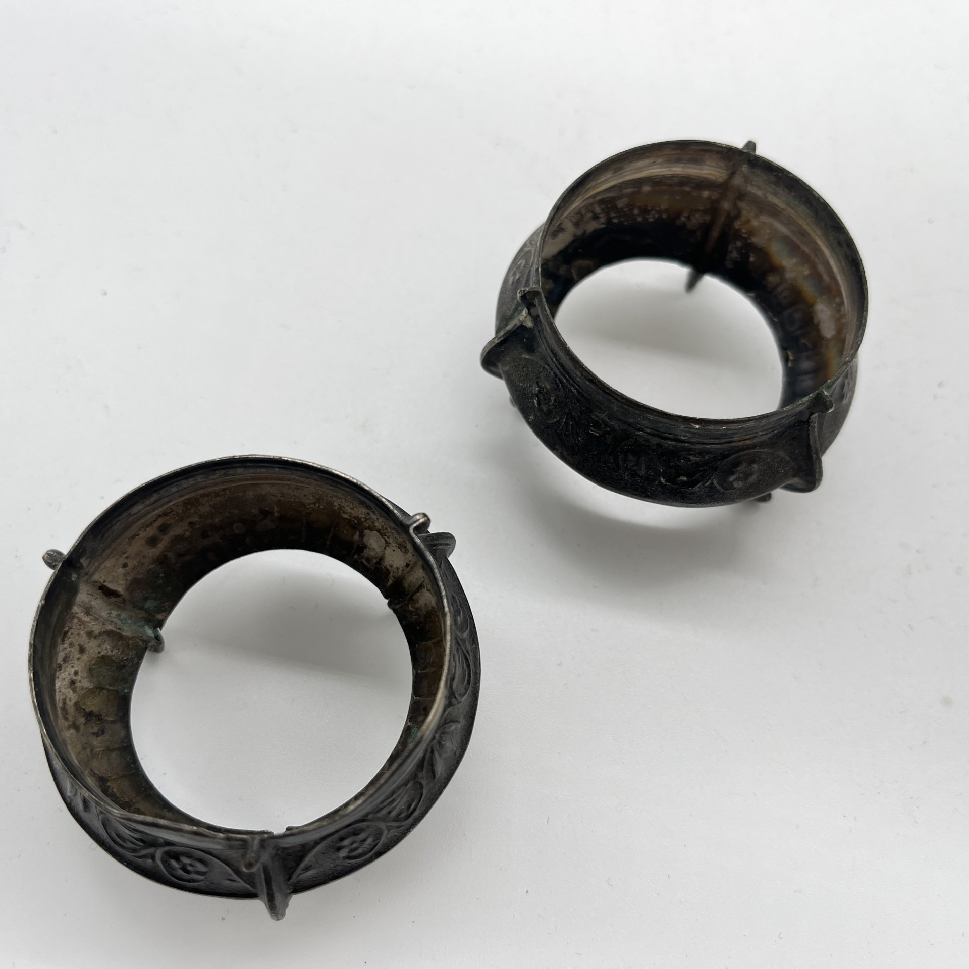 Набор из 2 солонок с растительным декором (нет стеклянного вкладыша)