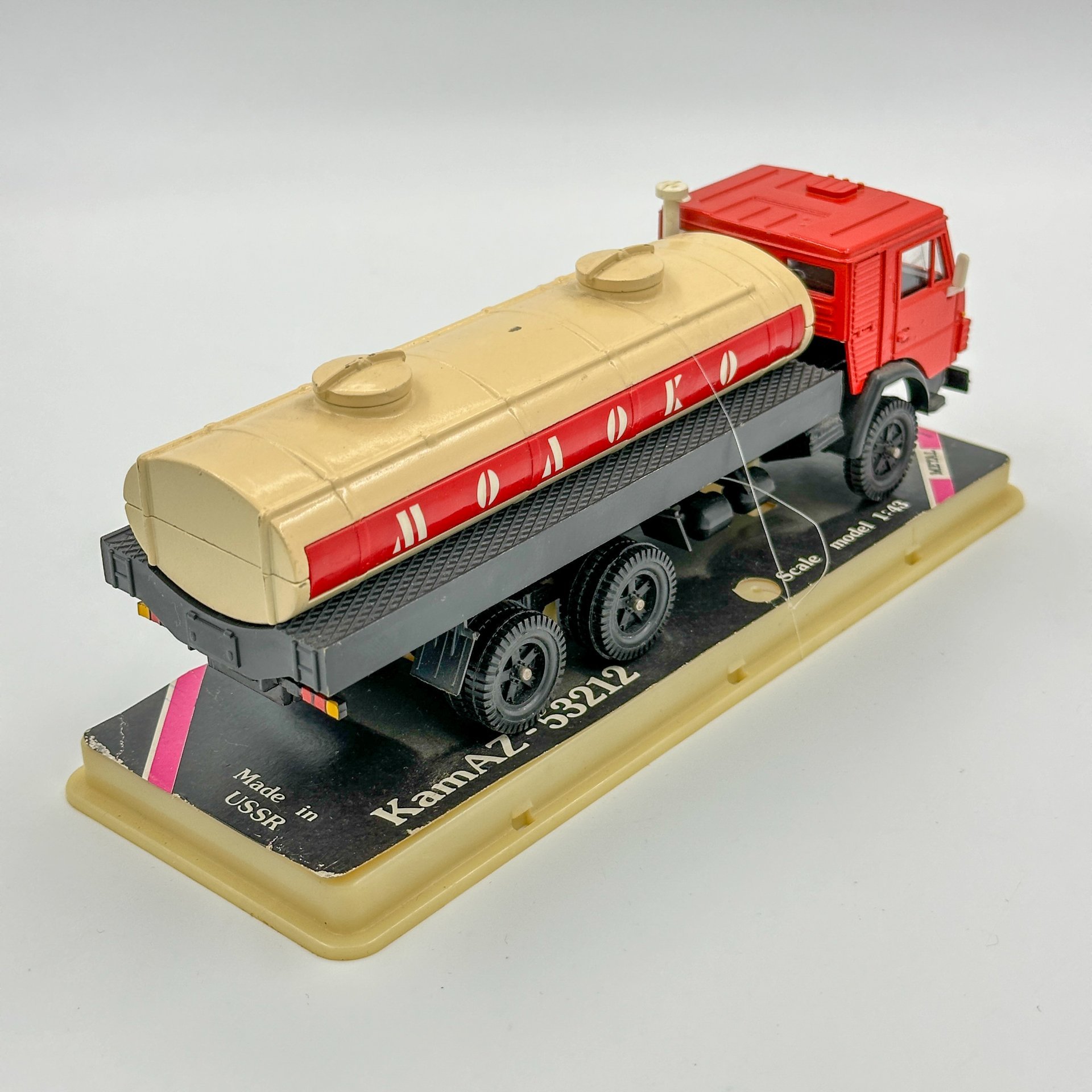 Модель автомобиля "КАМАЗ-53212" (Молоко), Арек