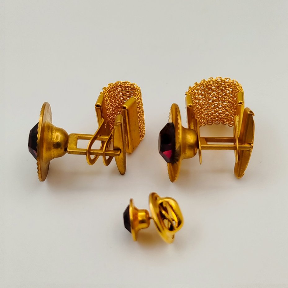 Запонки "Эффект" и брошь-зажим золотистого цвета с вставками фиолетового оттенка в футляре