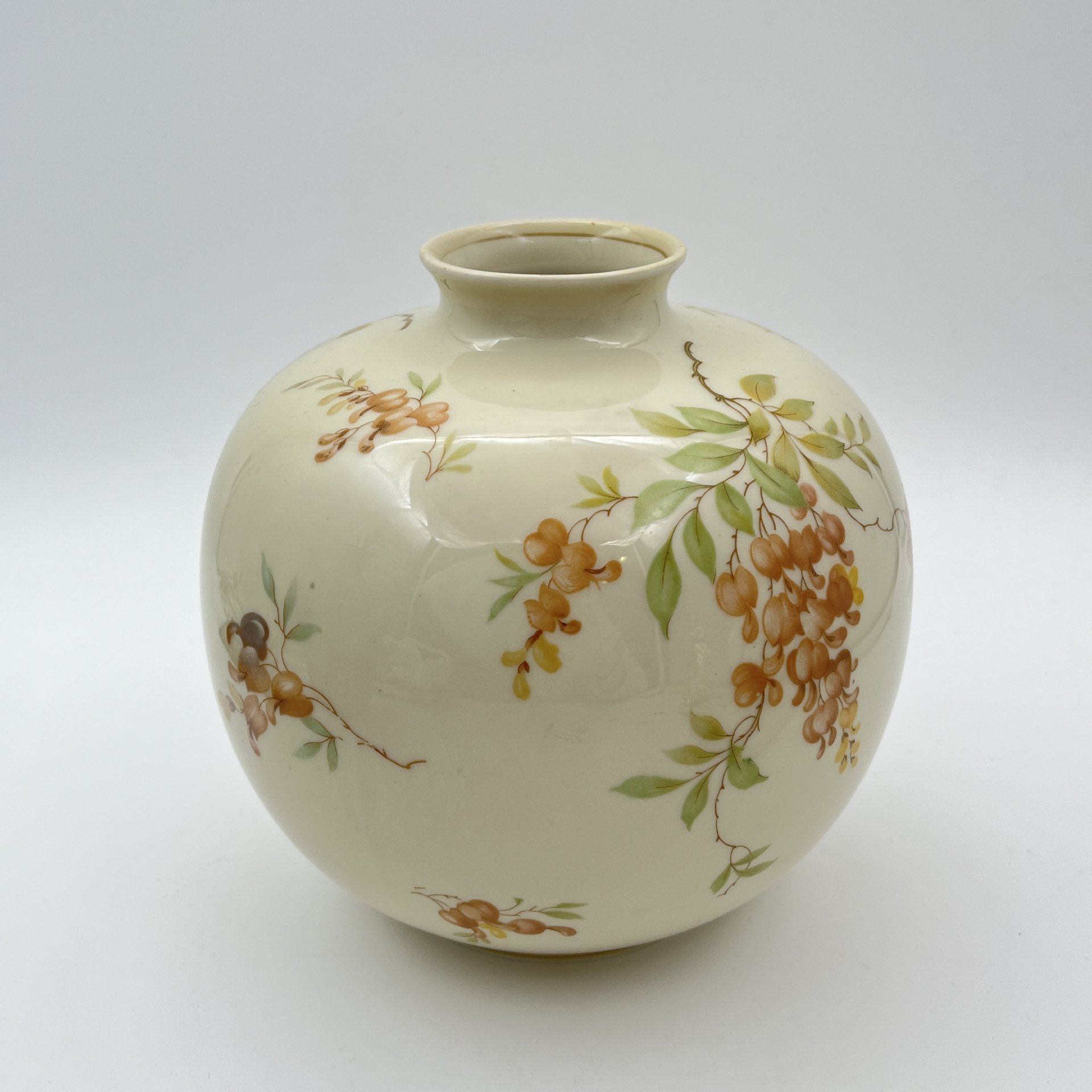 Ваза круглой формы, украшенная растительным декором, фарфор, деколь, Sorau Carstens Porzellan, Германия, 1925-1945 гг.
