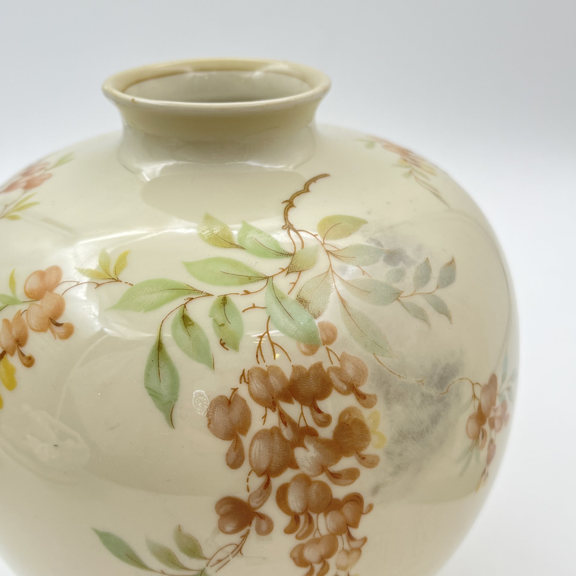 Ваза круглой формы, украшенная растительным декором, фарфор, деколь, Sorau Carstens Porzellan, Германия, 1925-1945 гг.