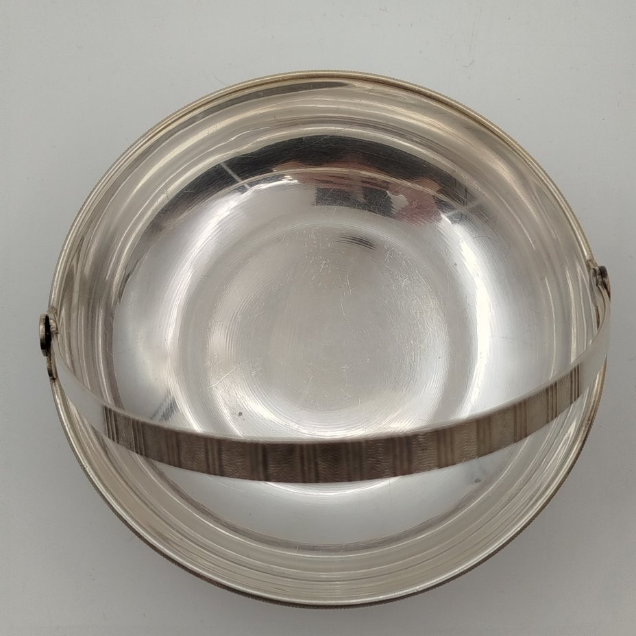 Орешница с растительным декором по борту, мельхиор (медь-никель), Московский завод ювелирных и металлических изделий (МЮЗ), СССР, 1970-1990 гг.