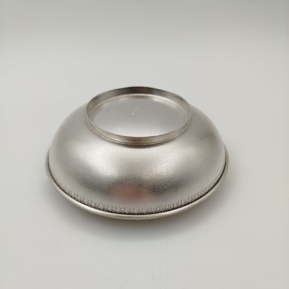 Орешница с растительным декором по борту, мельхиор (медь-никель), Московский завод ювелирных и металлических изделий (МЮЗ), СССР, 1970-1990 гг.