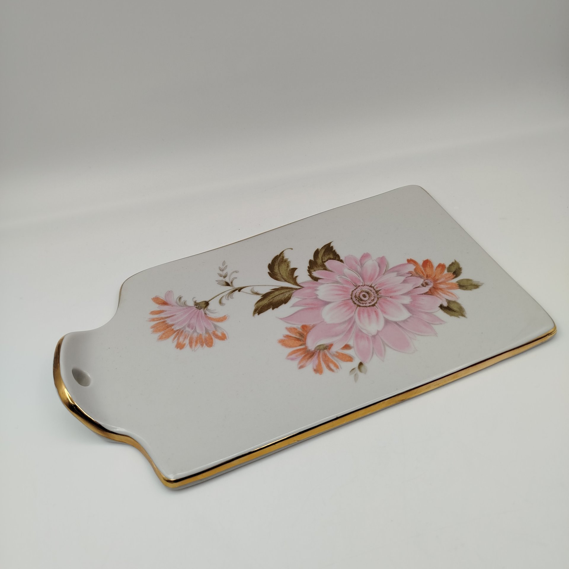 Доска (сервировочная) сырная "Астры", фарфор, деколь, золочение, Дулевский фарфоровый завод (Дулёво), СССР, 1968-1991 гг.