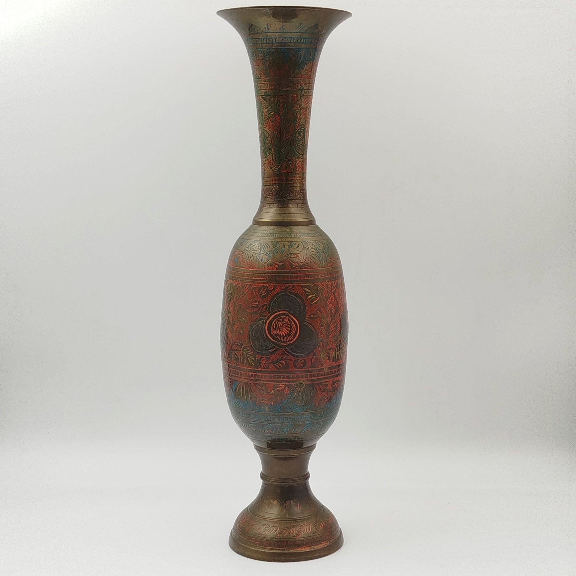 Ваза в восточном стиле, украшенная растительным декором, латунь, гравировка, Индия, 1970-1990 гг.