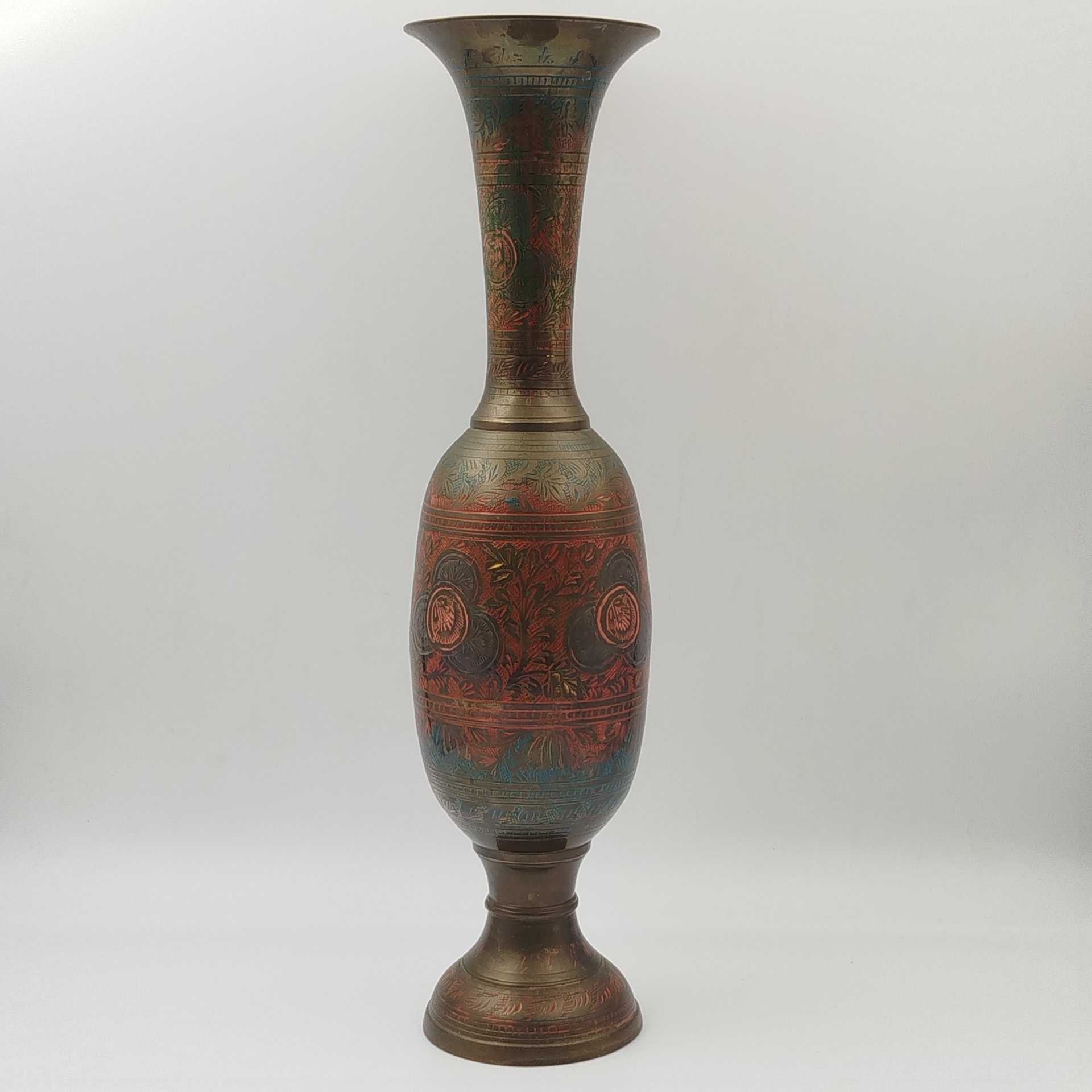 Ваза в восточном стиле, украшенная растительным декором, латунь, гравировка, Индия, 1970-1990 гг.