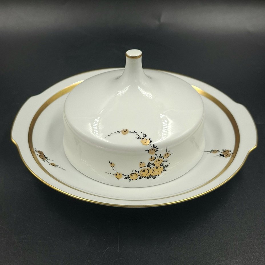 Маслёнка с цветочным декором золотистого цвета, фарфор, деколь, золочение, Graf Von Henneberg Porzellan, 1777 Jlmenau, ГДР, 1973-1977 гг.