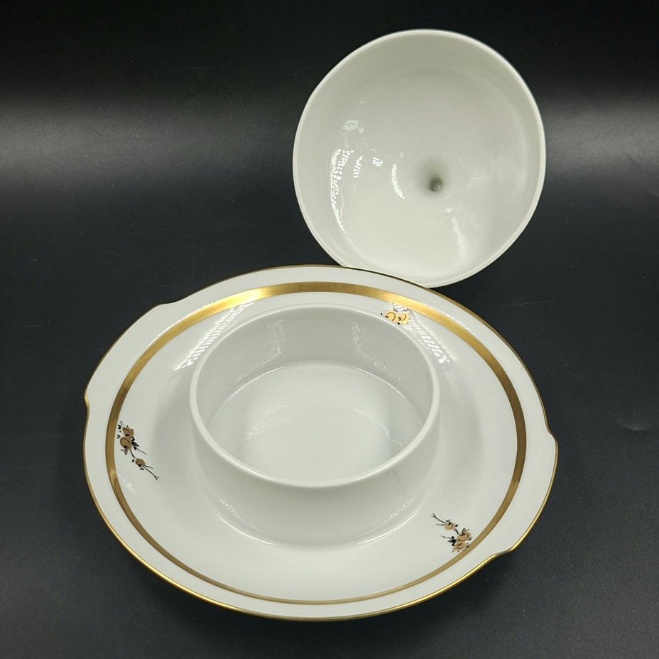 Маслёнка с цветочным декором золотистого цвета, фарфор, деколь, золочение, Graf Von Henneberg Porzellan, 1777 Jlmenau, ГДР, 1973-1977 гг.