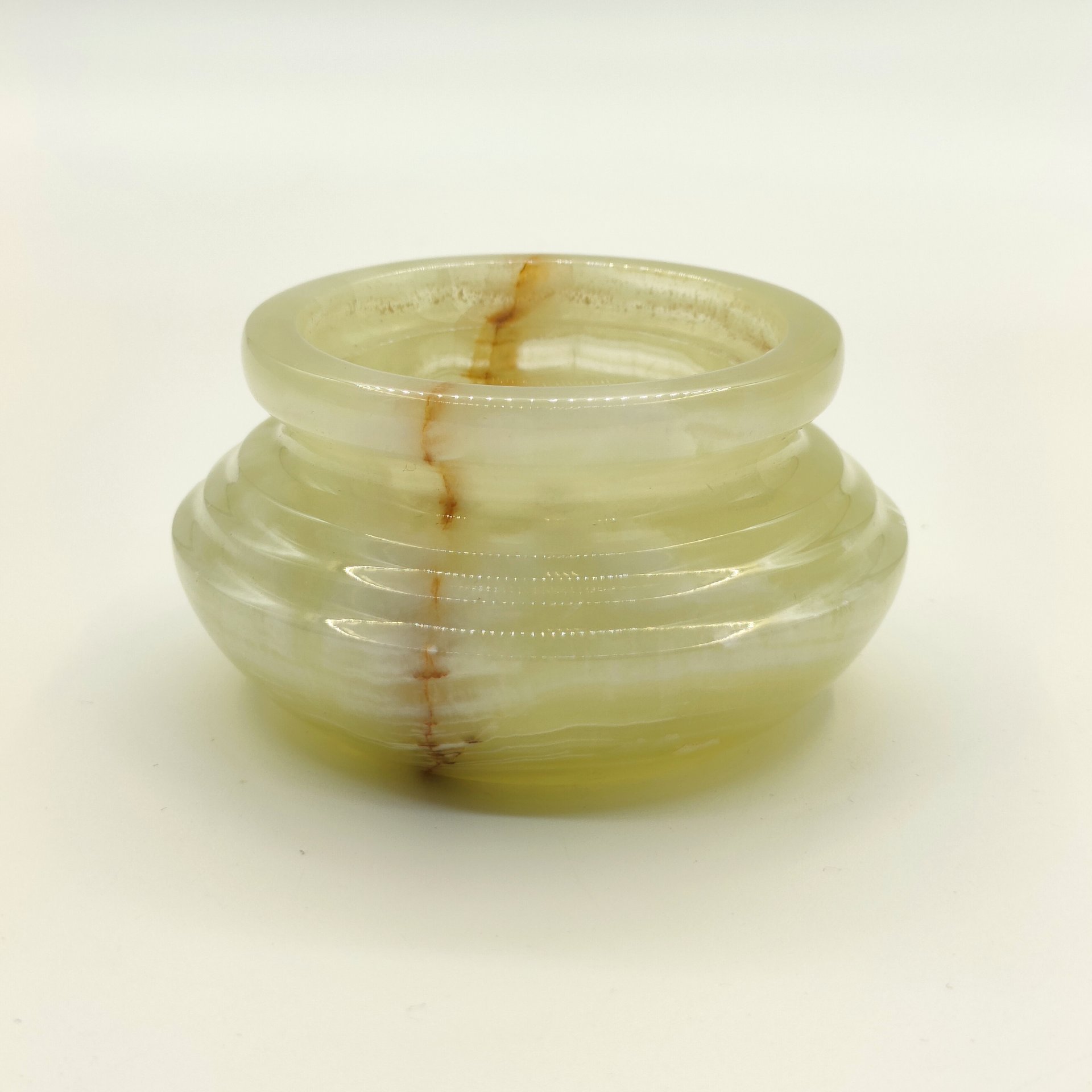 Вазочка декоративная круглой формы зеленоватого оттенка, оникс, резьба, Азия, 2000-2015 гг.