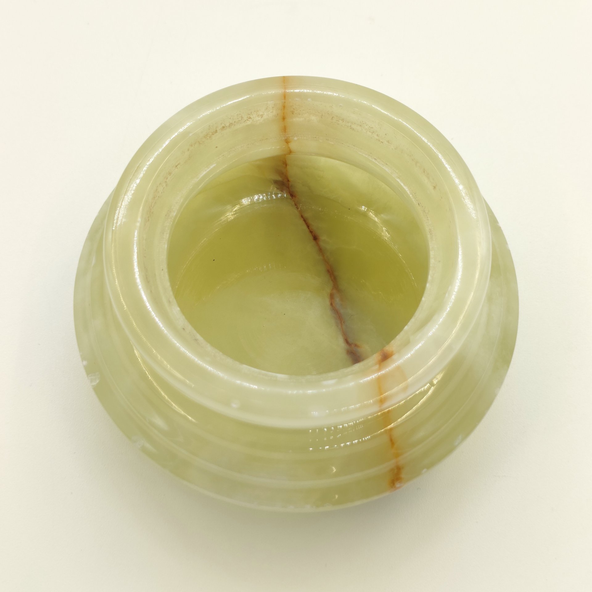 Вазочка декоративная круглой формы зеленоватого оттенка, оникс, резьба, Азия, 2000-2015 гг.