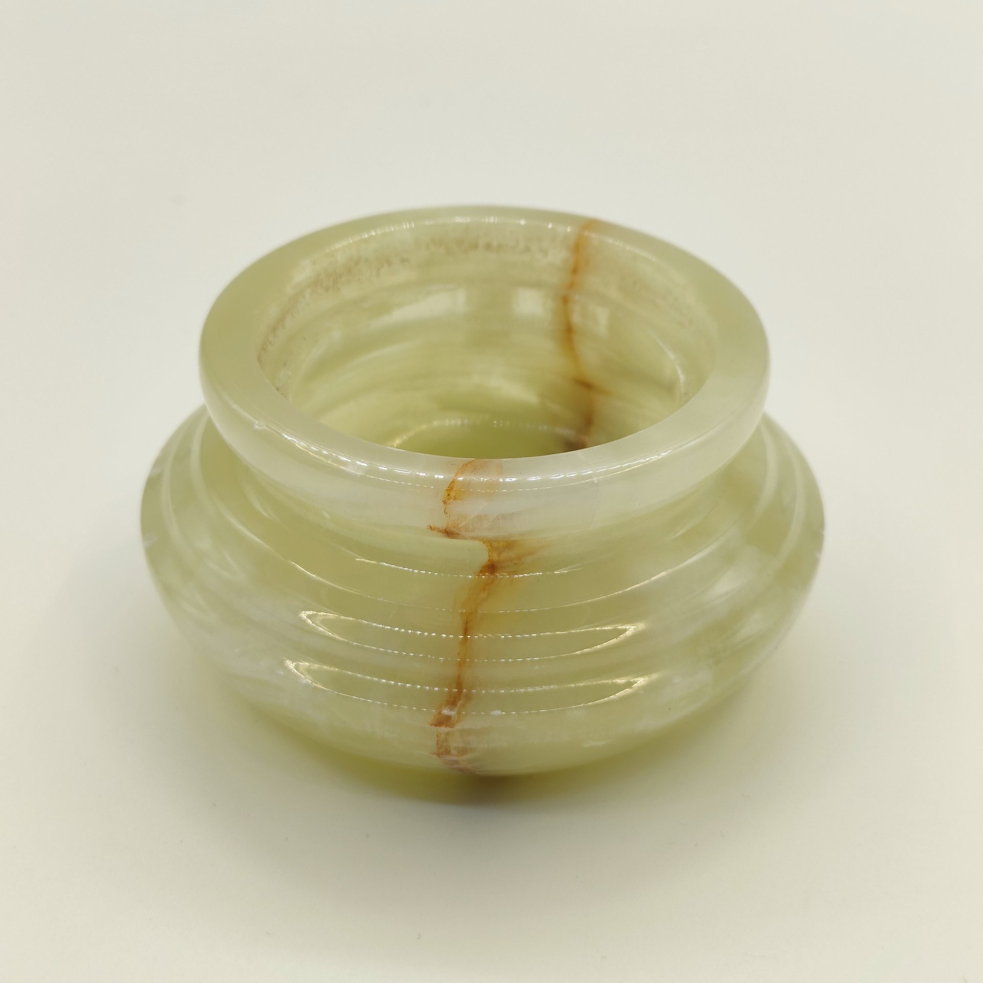 Вазочка декоративная круглой формы зеленоватого оттенка, оникс, резьба, Азия, 2000-2015 гг.