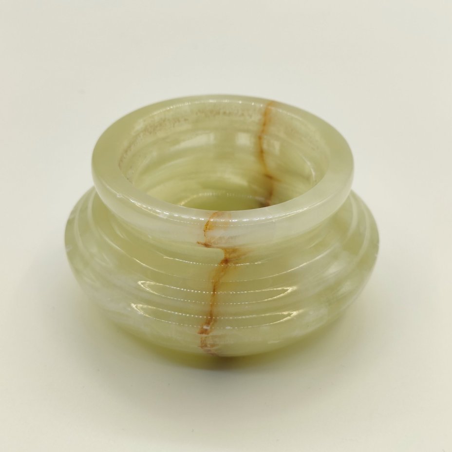 Вазочка декоративная круглой формы зеленоватого оттенка, оникс, резьба