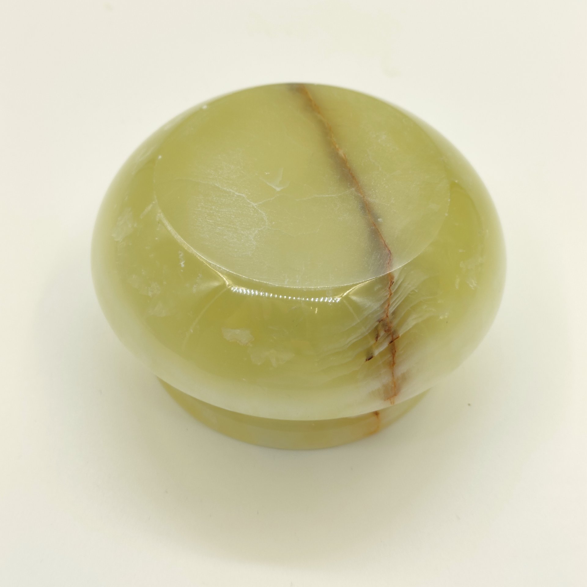 Вазочка декоративная круглой формы зеленоватого оттенка, оникс, резьба, Азия, 2000-2015 гг.