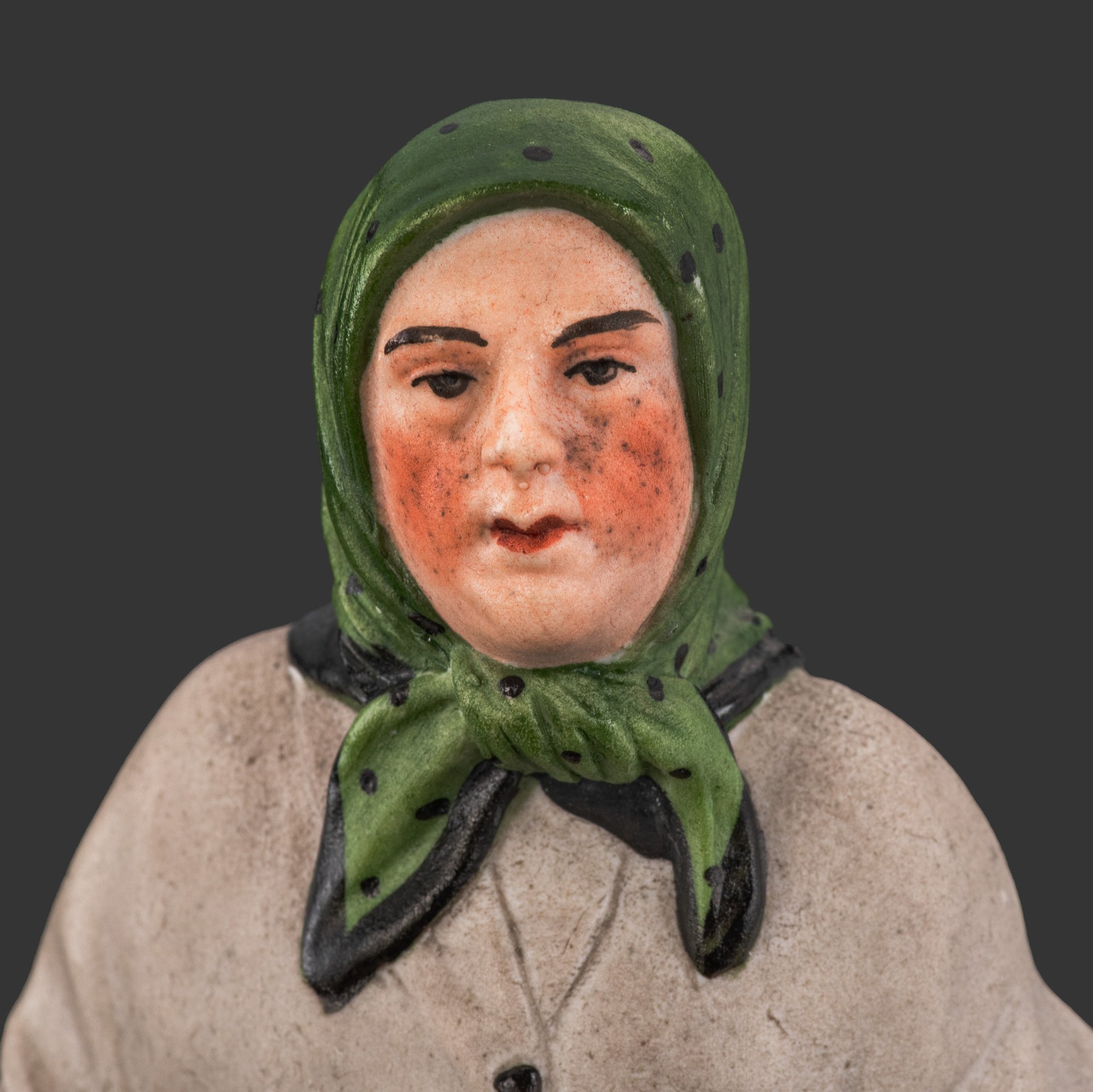 Статуэтка "Старуха с узелком в руках", по модели завода Гарднера, бисквит, роспись