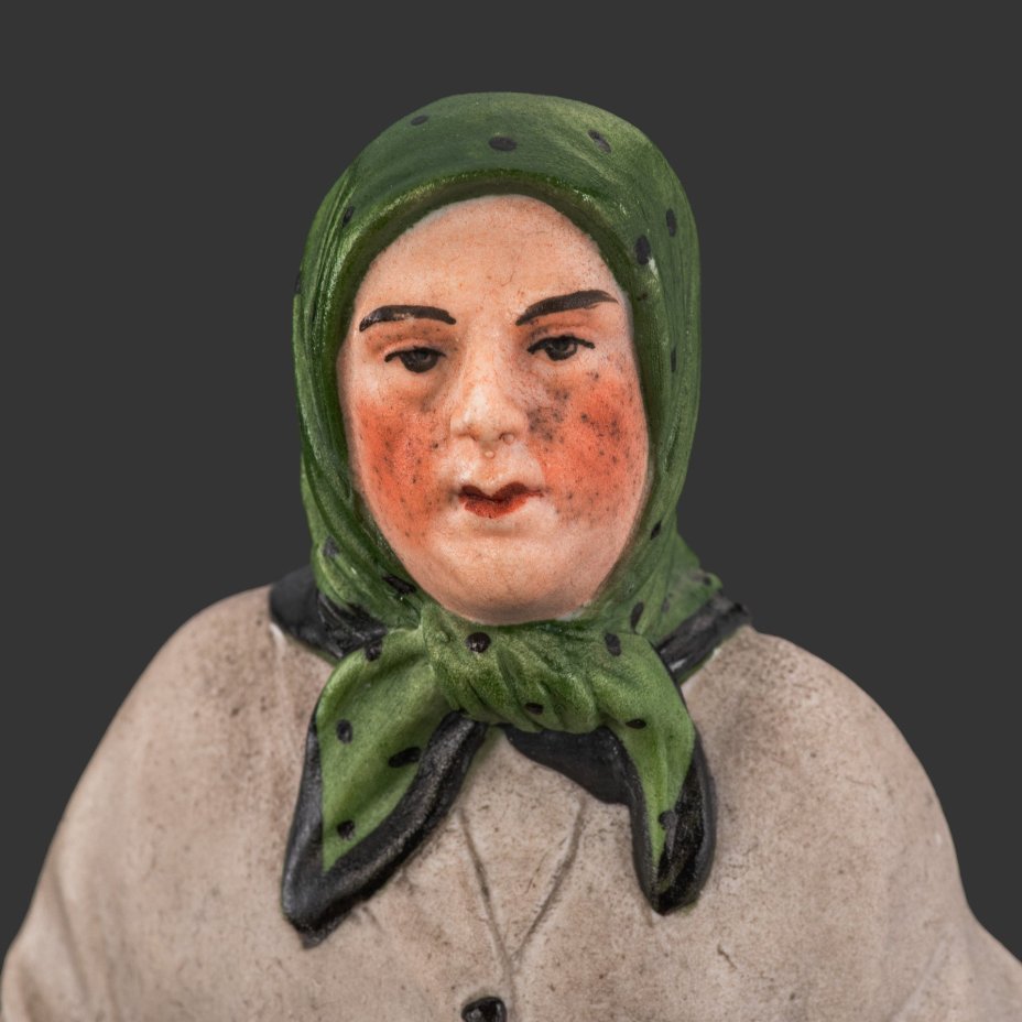 Статуэтка "Старуха с узелком в руках", по модели завода Гарднера, бисквит, роспись