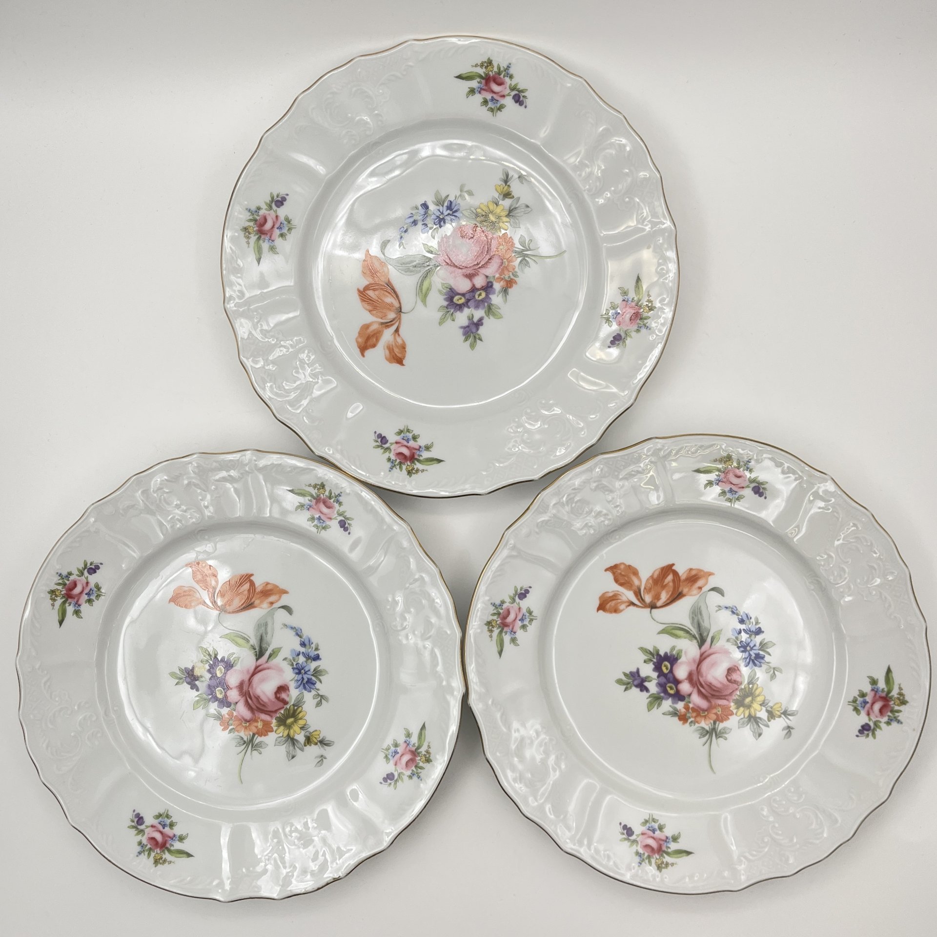 Набор из 3-х обеденных тарелок "Мейсенский букет", фарфор, деколь, золочение, Bernadotte, Чехия, 1991-2000 гг.