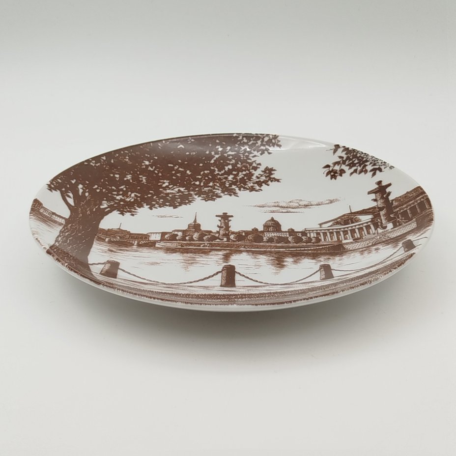 Тарелка декоративная "Стрелка Васильевского острова", фарфор, деколь, Ленинградский фарфоровый завод (ЛФЗ), Россия, 1989-2001 гг.