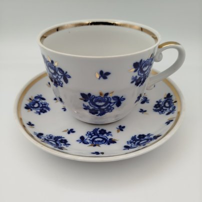 Пара чайная с цветочным декором в синей гамме, фарфор, деколь, золочение, Рижский фарфорово-фаянсовый завод, СССР, 1970-1990 гг.