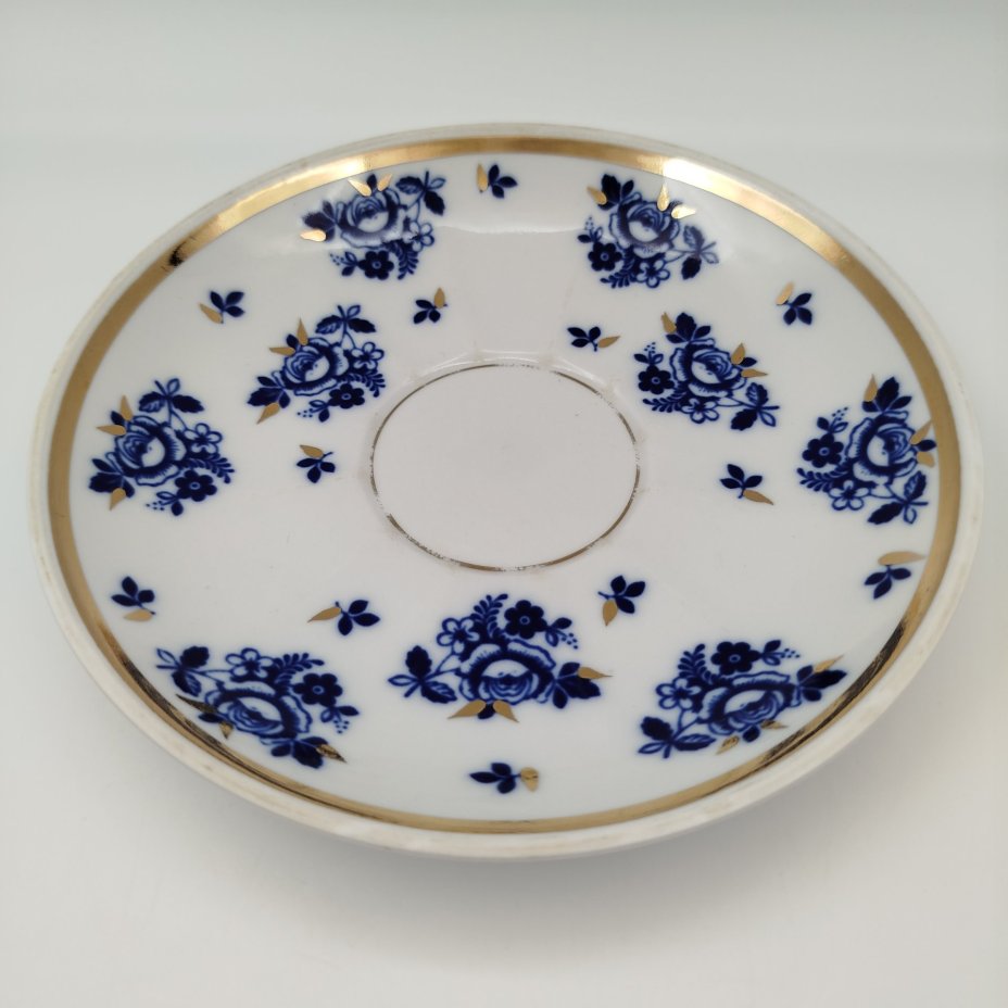 Пара чайная с цветочным декором в синей гамме, фарфор, деколь, золочение, Рижский фарфорово-фаянсовый завод, СССР, 1970-1990 гг.