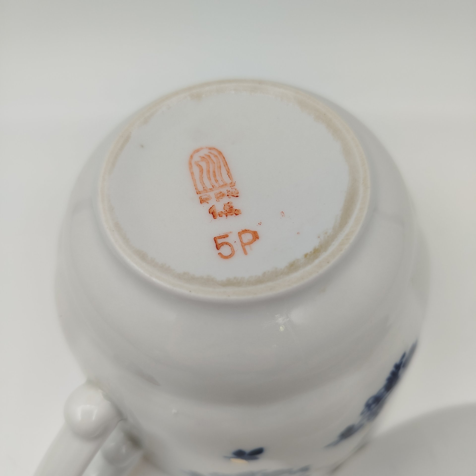 Пара чайная с цветочным декором в синей гамме, фарфор, деколь, золочение, Рижский фарфорово-фаянсовый завод, СССР, 1970-1990 гг.