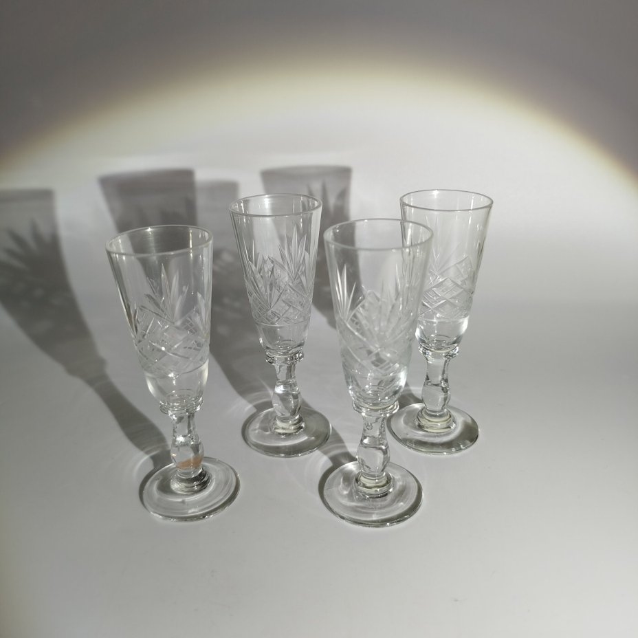 Набор рюмок на 4 персоны, стекло, резьба, Российская империя, 1890-1915 гг.
