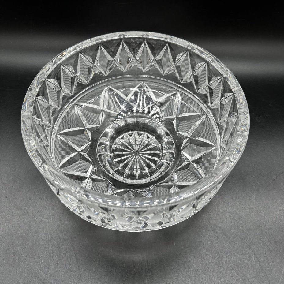 Ваза сервировочная с резным декором