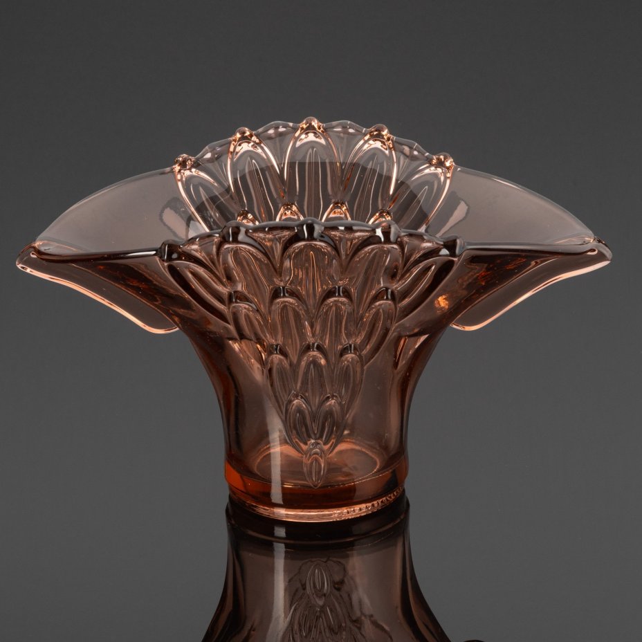 Ваза в стиле Art Deco ,розового оттенка
