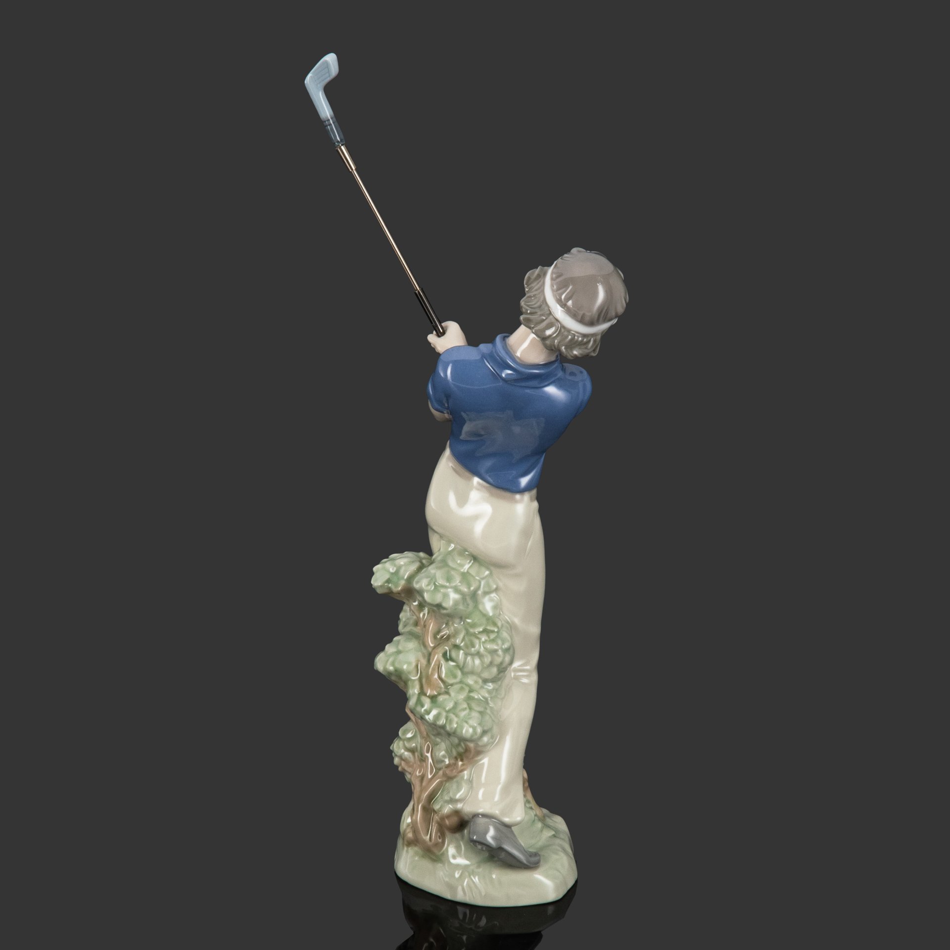 Статуэтка "Игрок в гольф" (Swing Masculino Fore), фарфор, роспись, NAO Porcelain, Испания, 2003 г.
