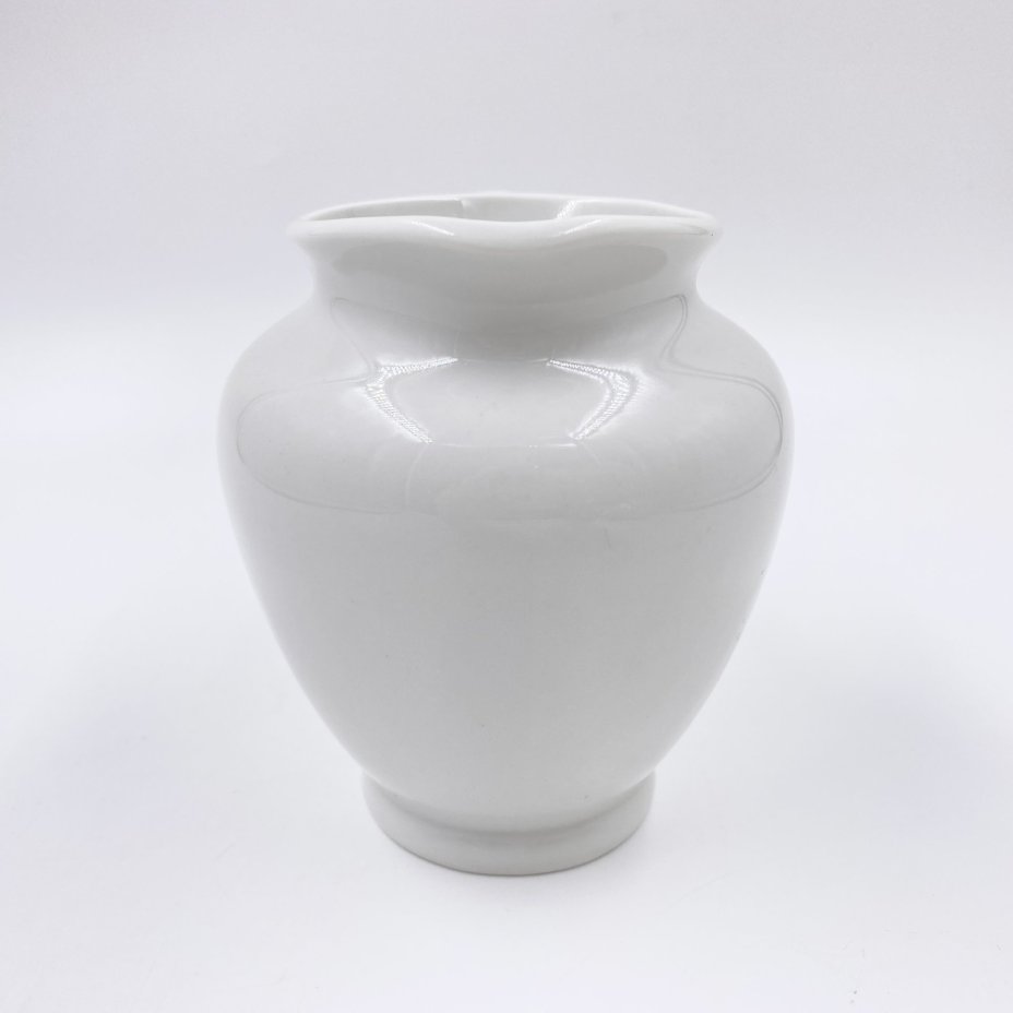 Молочник лаконичной формы, фарфор