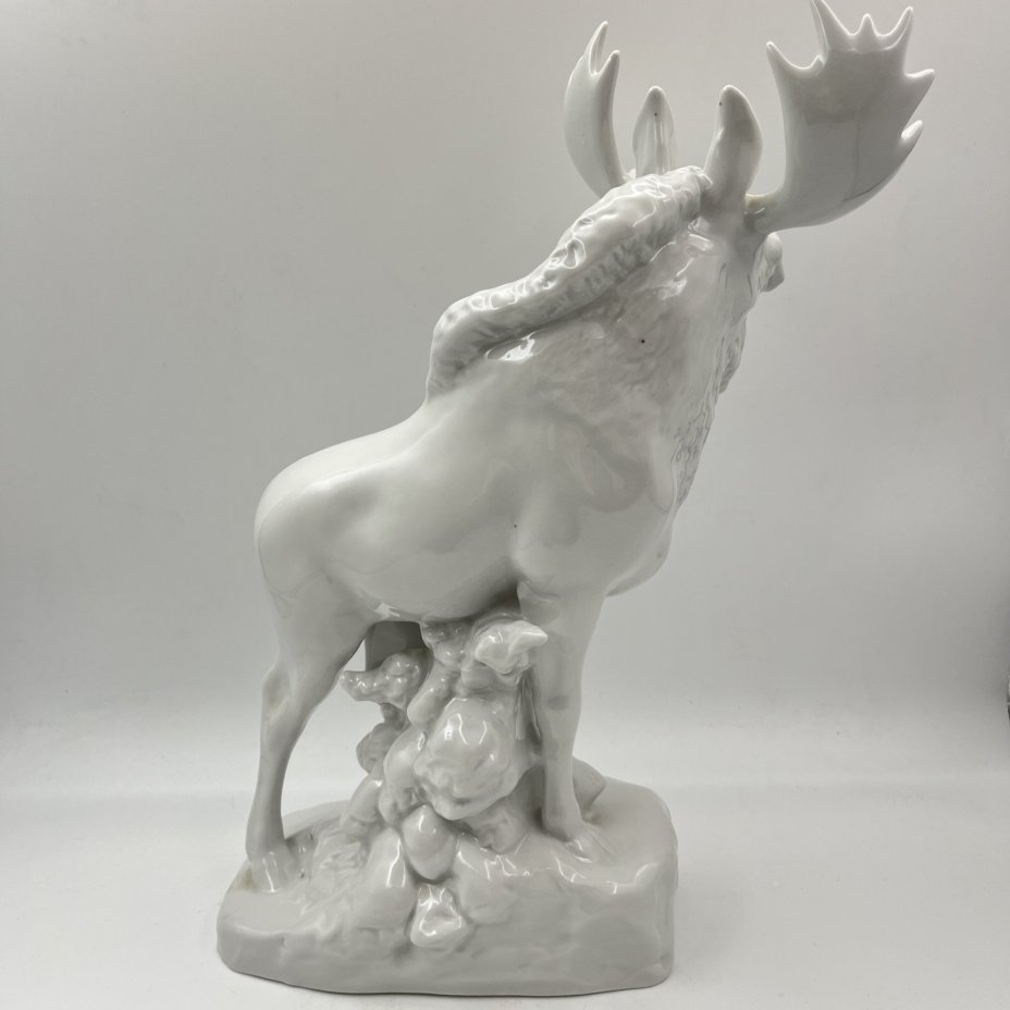 Статуэтка "Лось", скульптор Б.Я. Воробьёв, фарфор, Ленинградский фарфоровый завод (ЛФЗ), СССР, 1950-1960 гг.