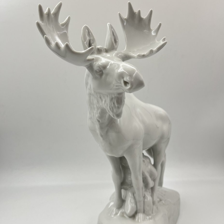 Статуэтка "Лось", скульптор Б.Я. Воробьёв, фарфор, Ленинградский фарфоровый завод (ЛФЗ), СССР, 1950-1960 гг.
